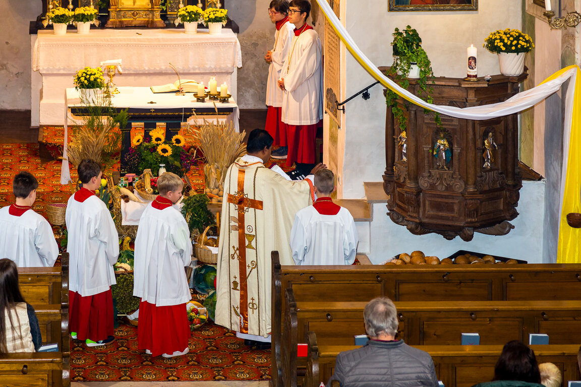 Image: _JA 24208 Erntedank in Hohenried, Kirche, Messe.jpg